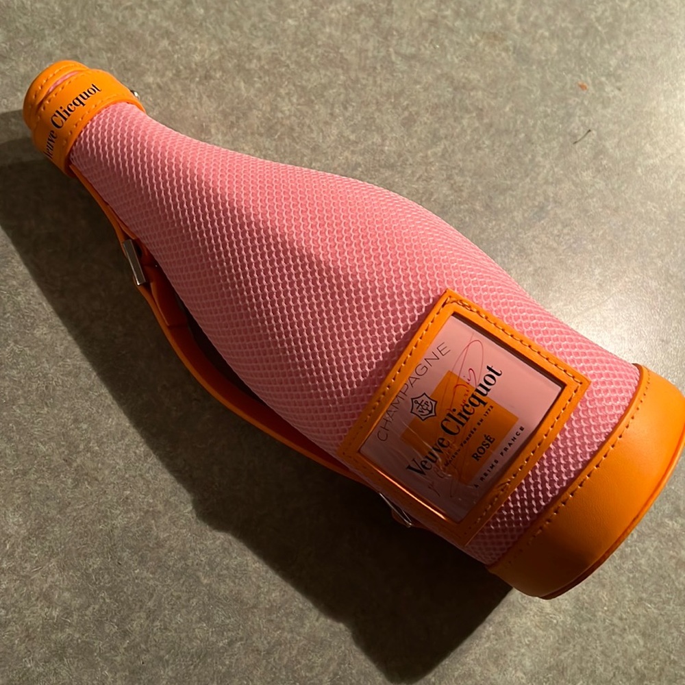 COPY - ⭐️ LIMITED EDITION COLLECTABLE ⭐️ VEUVE CHAMPAGNE THERMAL ZIPPER BOTTLE …